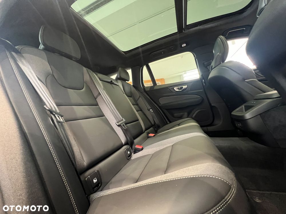 Volvo V60 B4 B Ultimate Dark - 23