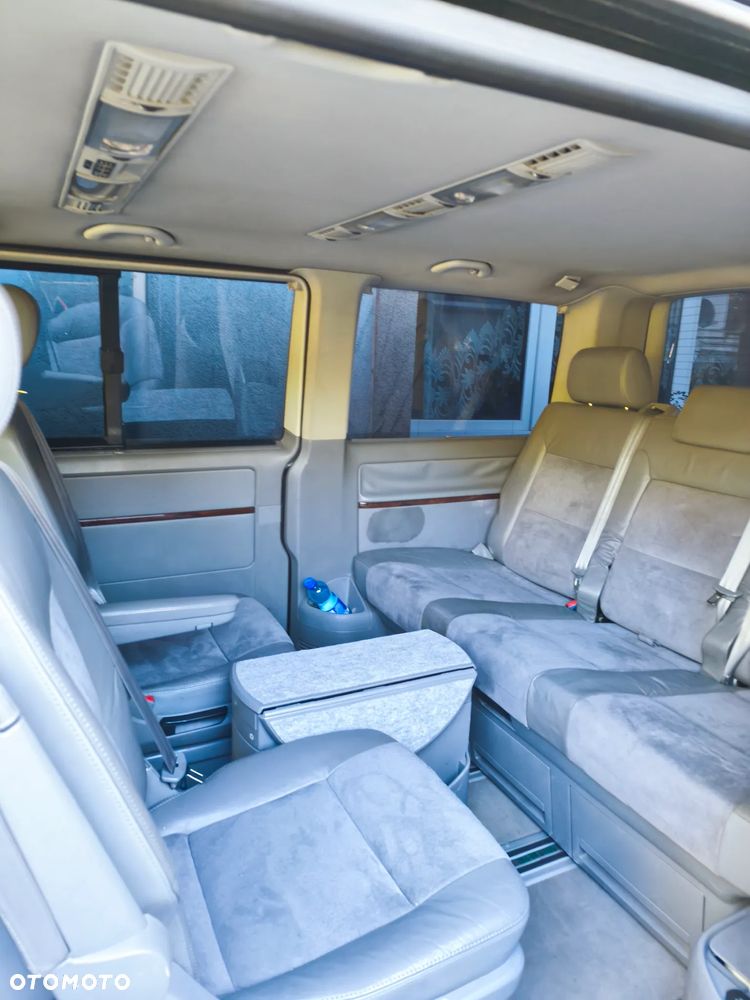 Volkswagen Multivan - 11