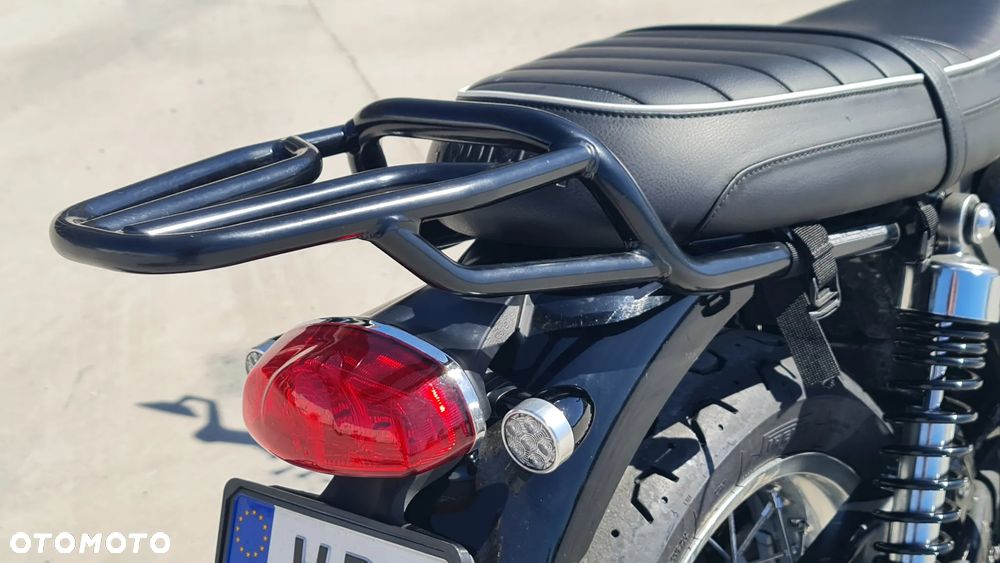 Triumph Bonneville - 8