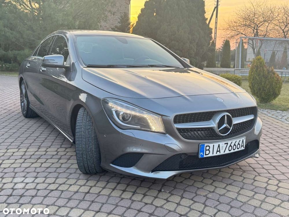 Mercedes-Benz CLA 200 7G-DCT Orange Art Edition - 12