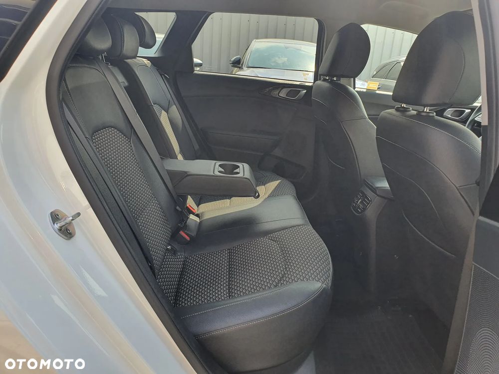 Kia Ceed 1.5 T-GDI Business Line - 24