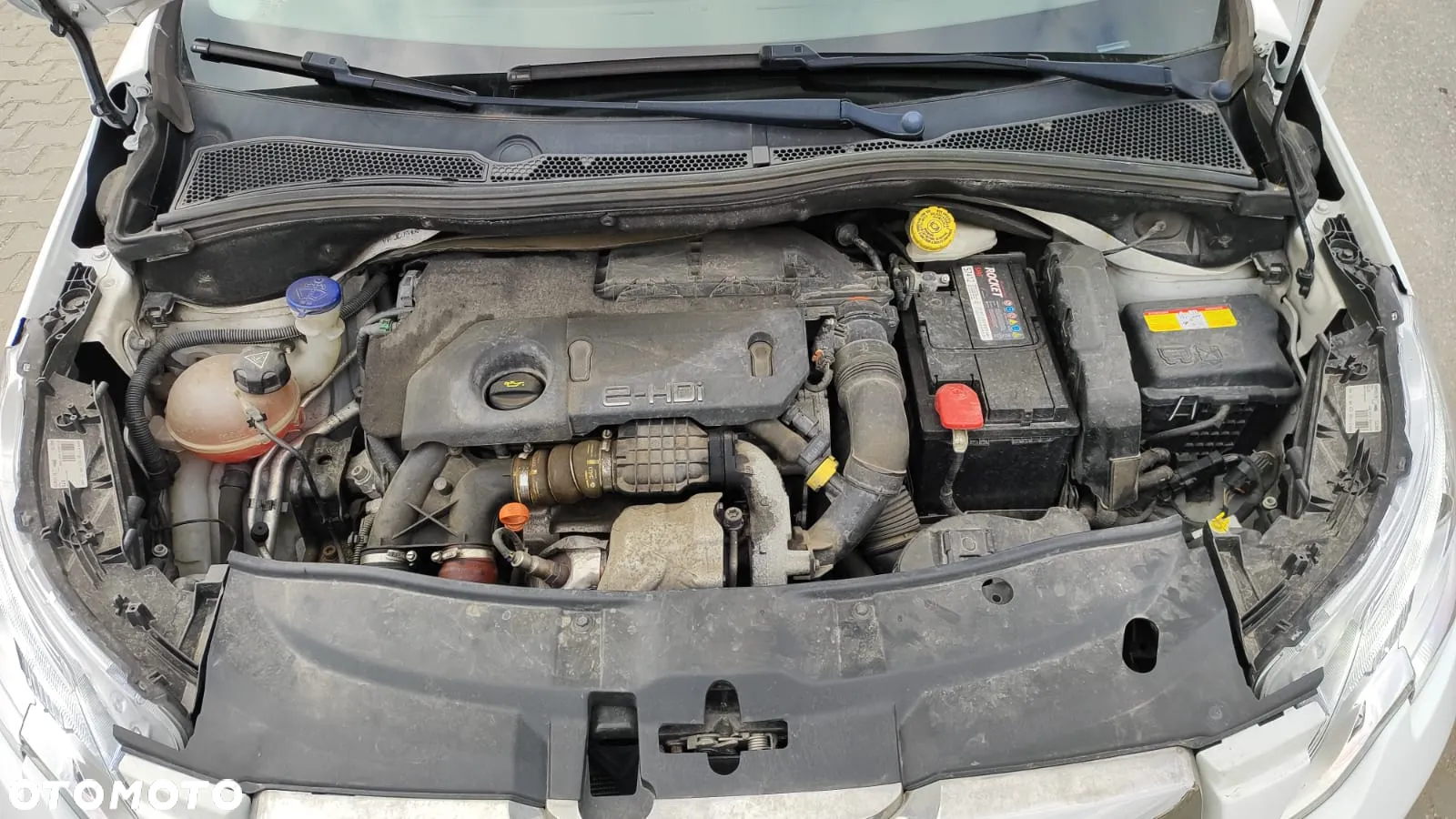 Peugeot 2008 1.6 e-HDi Allure S&S - 20
