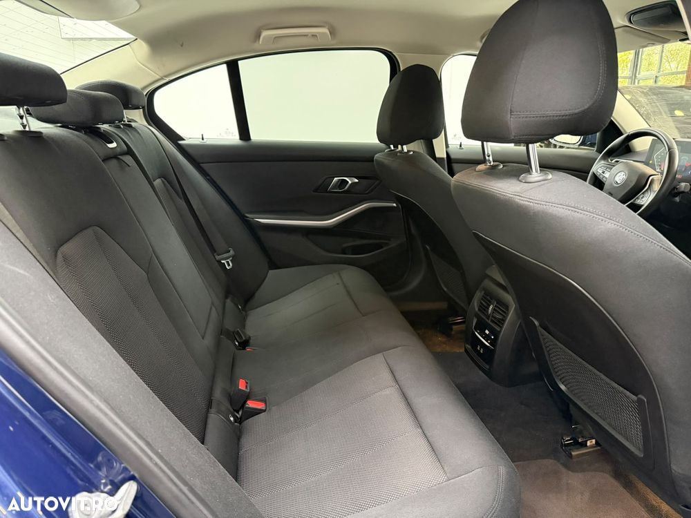 BMW Seria 3 316d AT MHEV - 25
