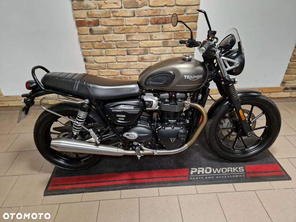 Triumph Street Twin - 3