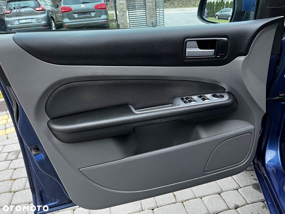 Ford Focus 1.8 Titanium - 9