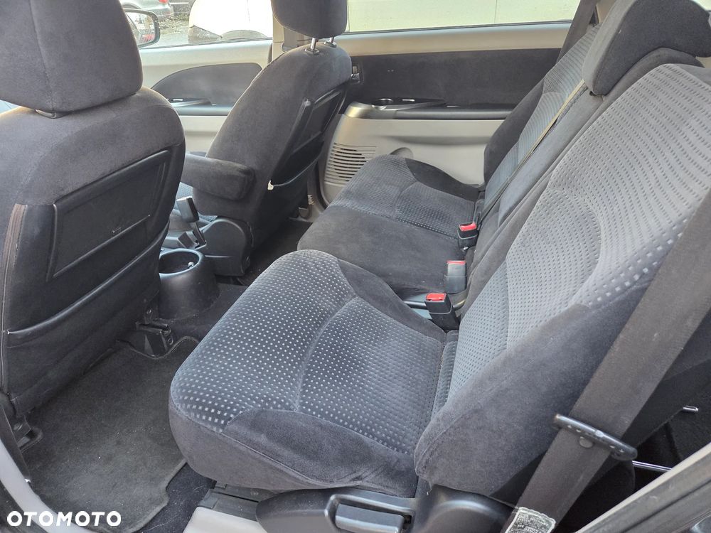 Mitsubishi Grandis - 7