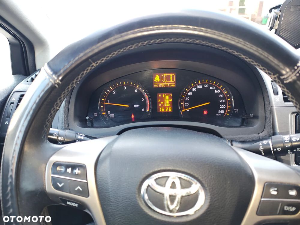 Toyota Avensis 2.0 D-4D 2010 - 17