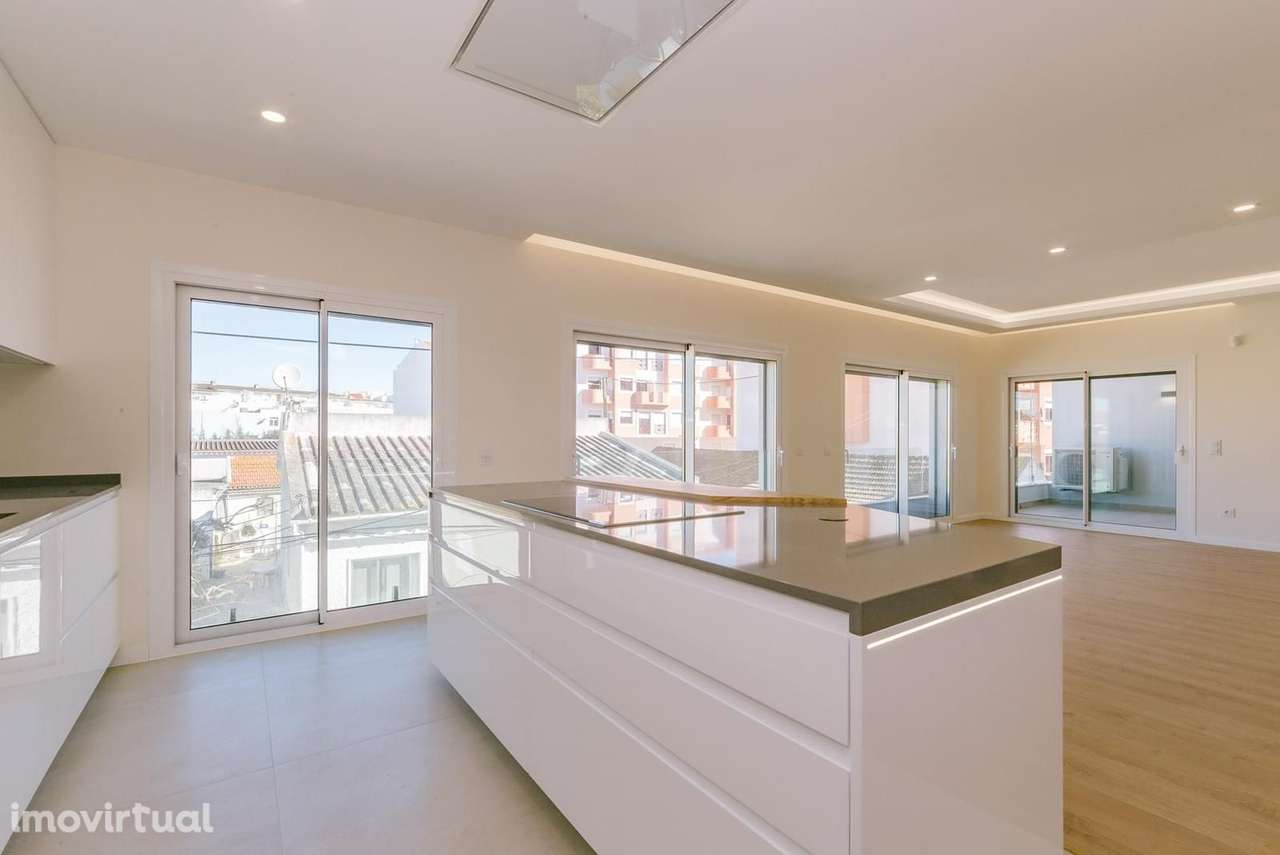 Duplex T4 com piscina, Alcochete - Grande imagem: 2/45