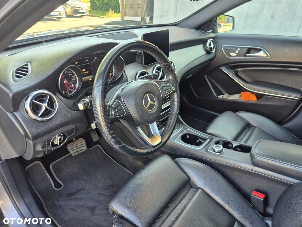 Mercedes-Benz GLA 250 4-Matic Urban - 19
