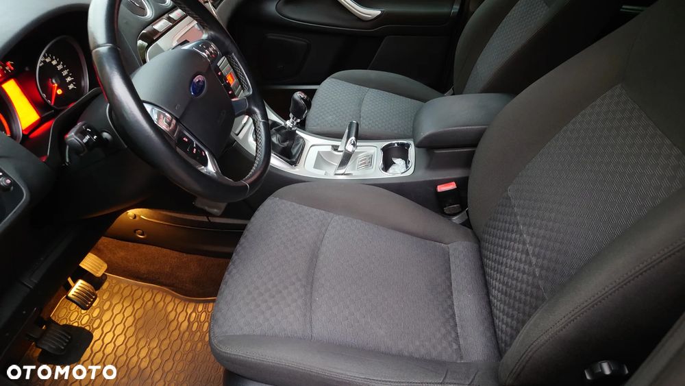Ford Galaxy 2.0 TDCi Trend - 13