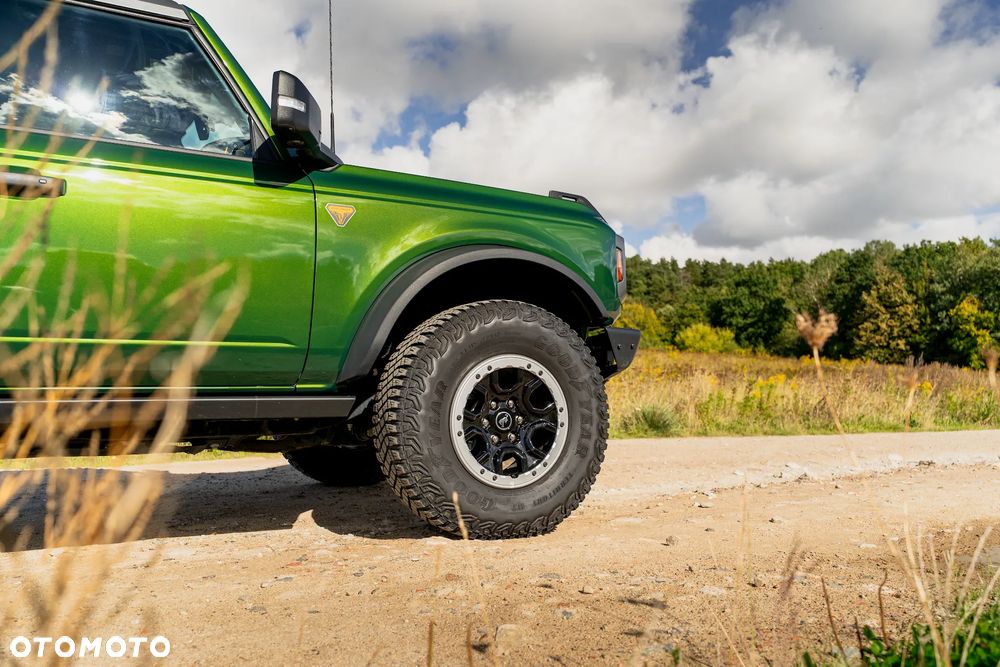 Ford Bronco - 3