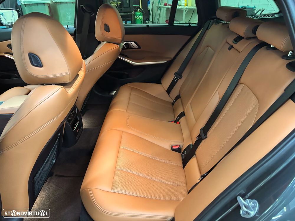 BMW 330 e Pack Desportivo M Auto - 17