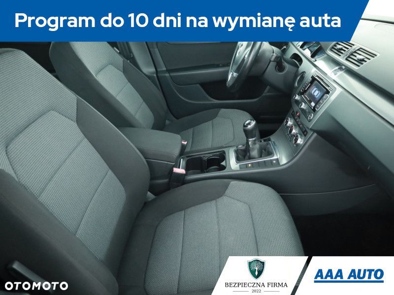 Volkswagen Passat - 9