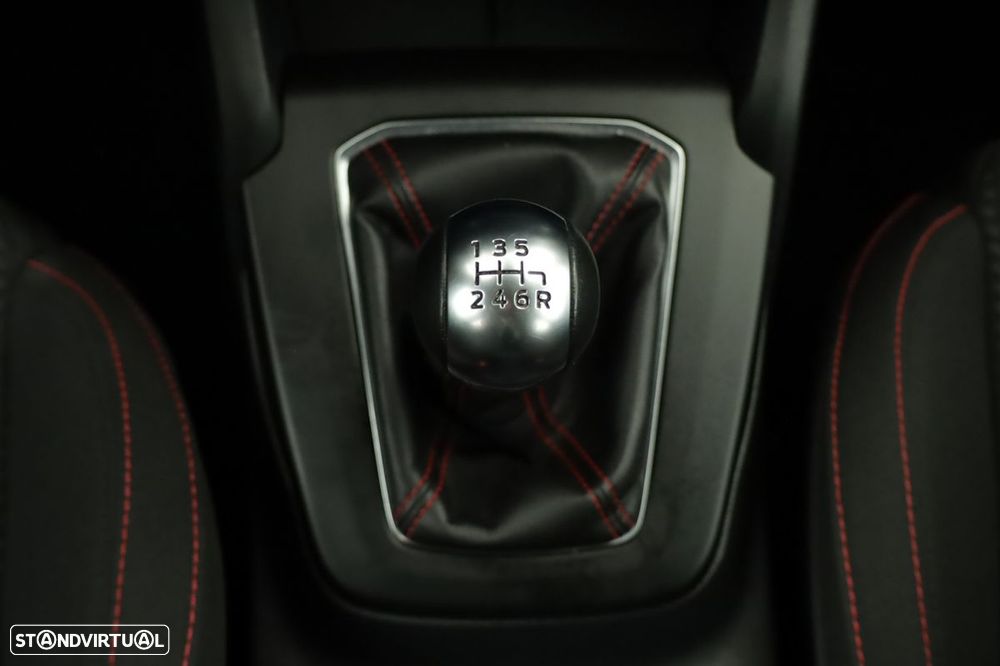 Ford Focus 1.0 EcoBoost MHEV ST-Line - 13