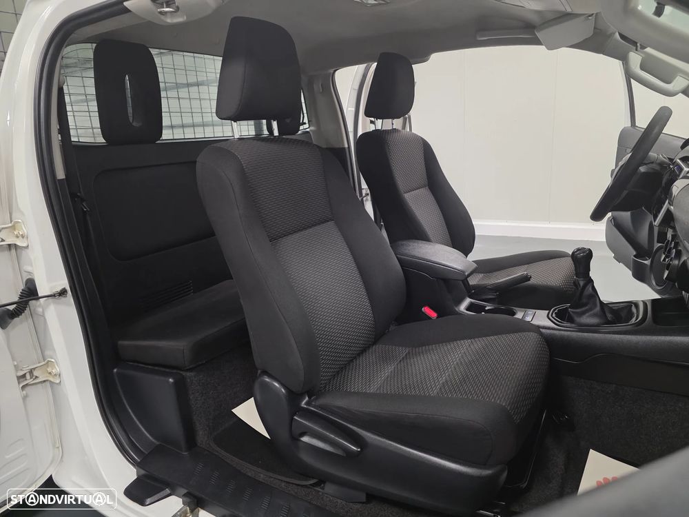 Toyota HILUX  2.4 D-4D 2WD CD - 40