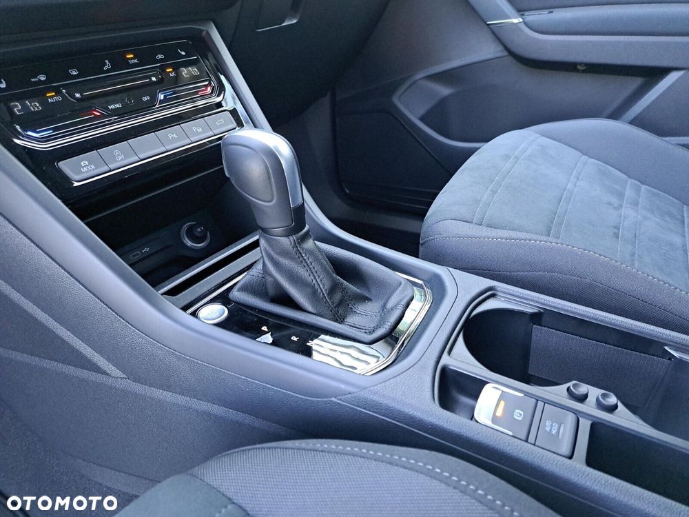 Volkswagen Touran - 16