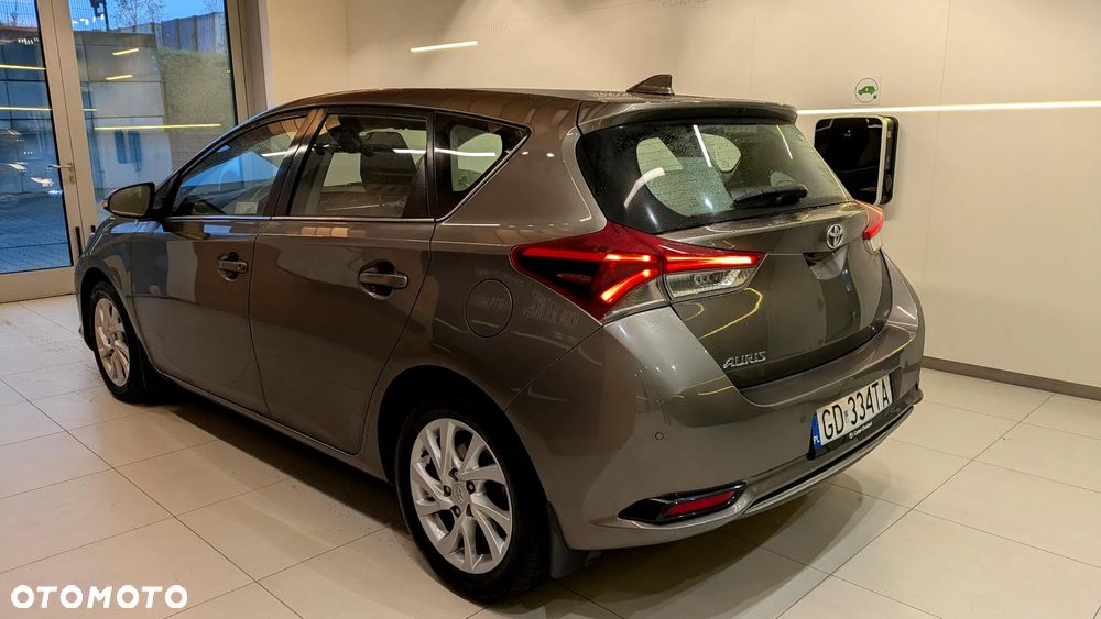 Toyota Auris 1.6 Premium - 5