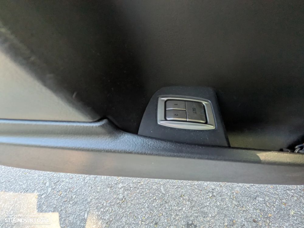 Jaguar XF 2.7 D V6 Premium Luxury - 21