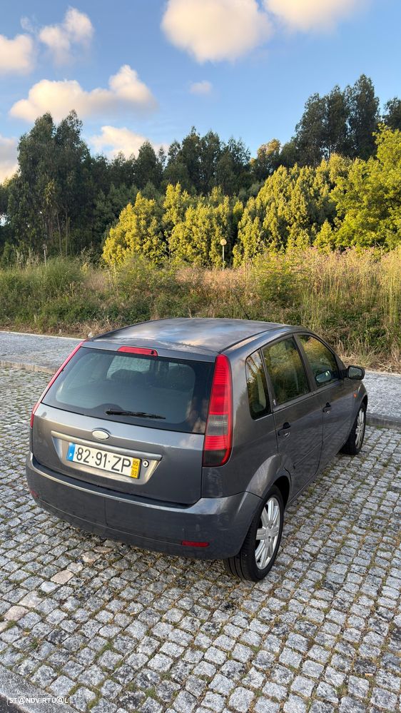 Ford Fiesta 1.25 Ghia - 15