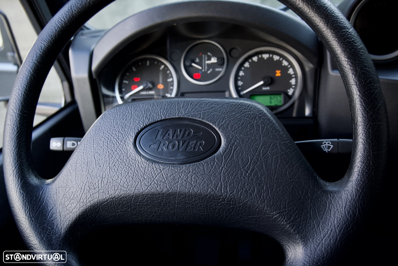 Land Rover Defender 110 SW 2.4 CRD S - 41