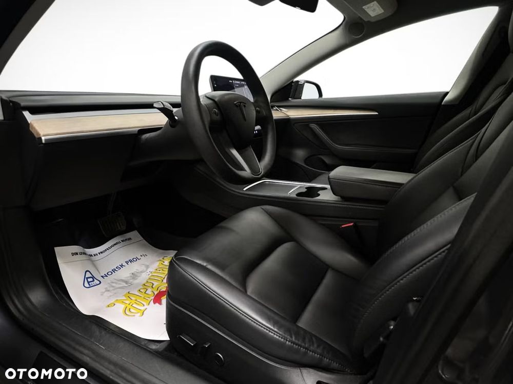 Tesla Model 3 - 7