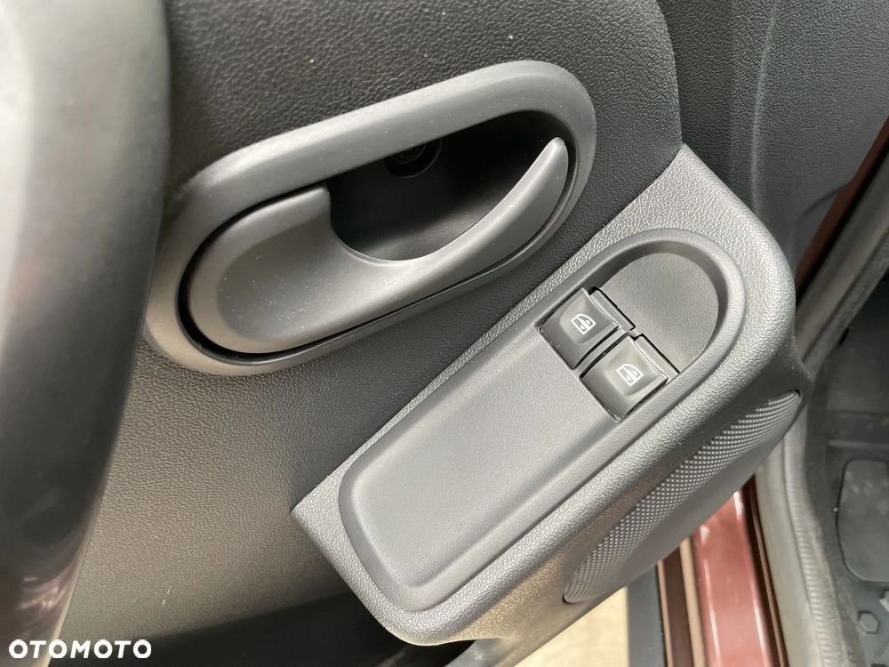Dacia Duster 1.6 SCe Open S&S - 11