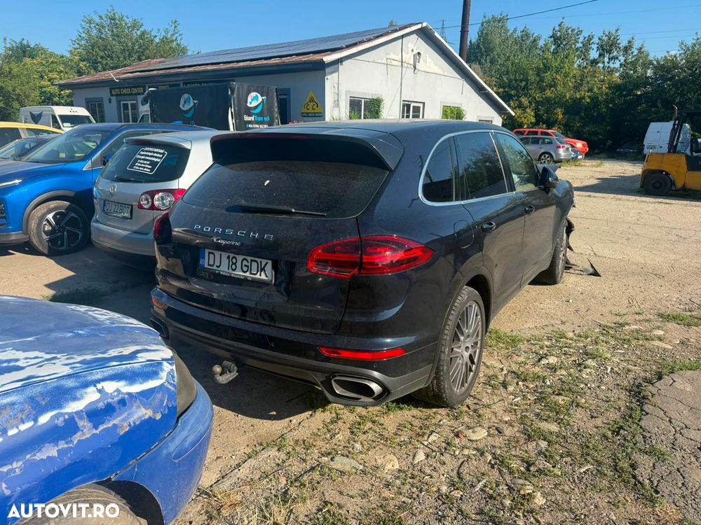 Porsche Cayenne 3.0 L V6 - 6