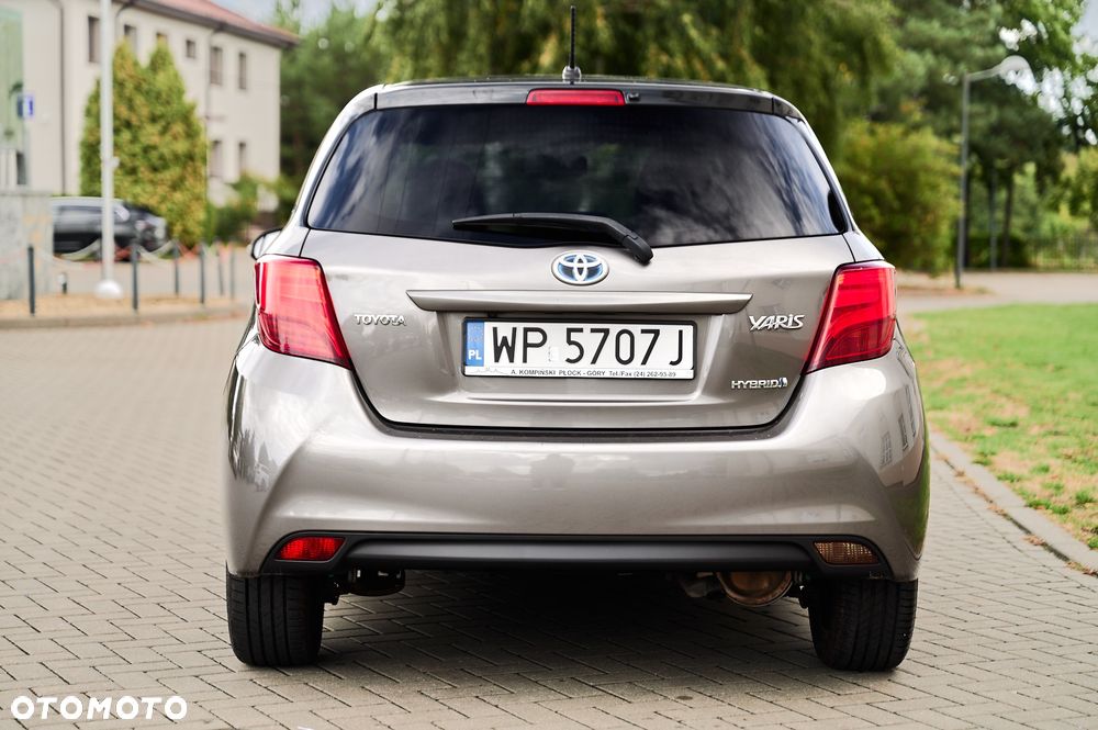 Toyota Yaris Hybrid 100 Selection Passion - 16