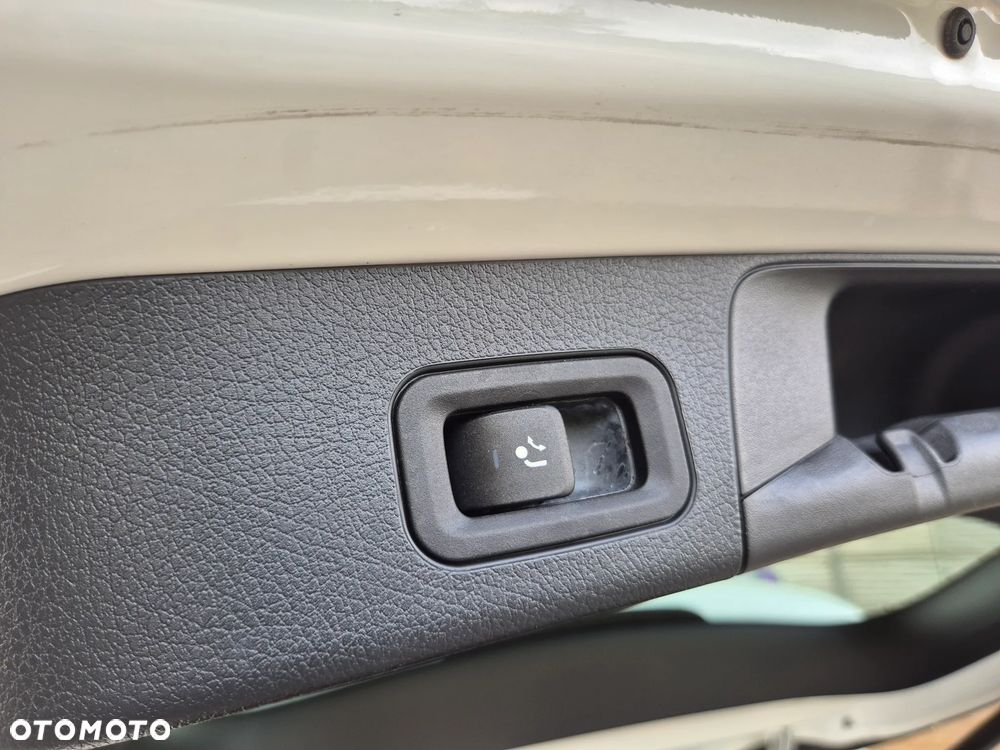 Mercedes-Benz GLB 200 7G-DCT - 21