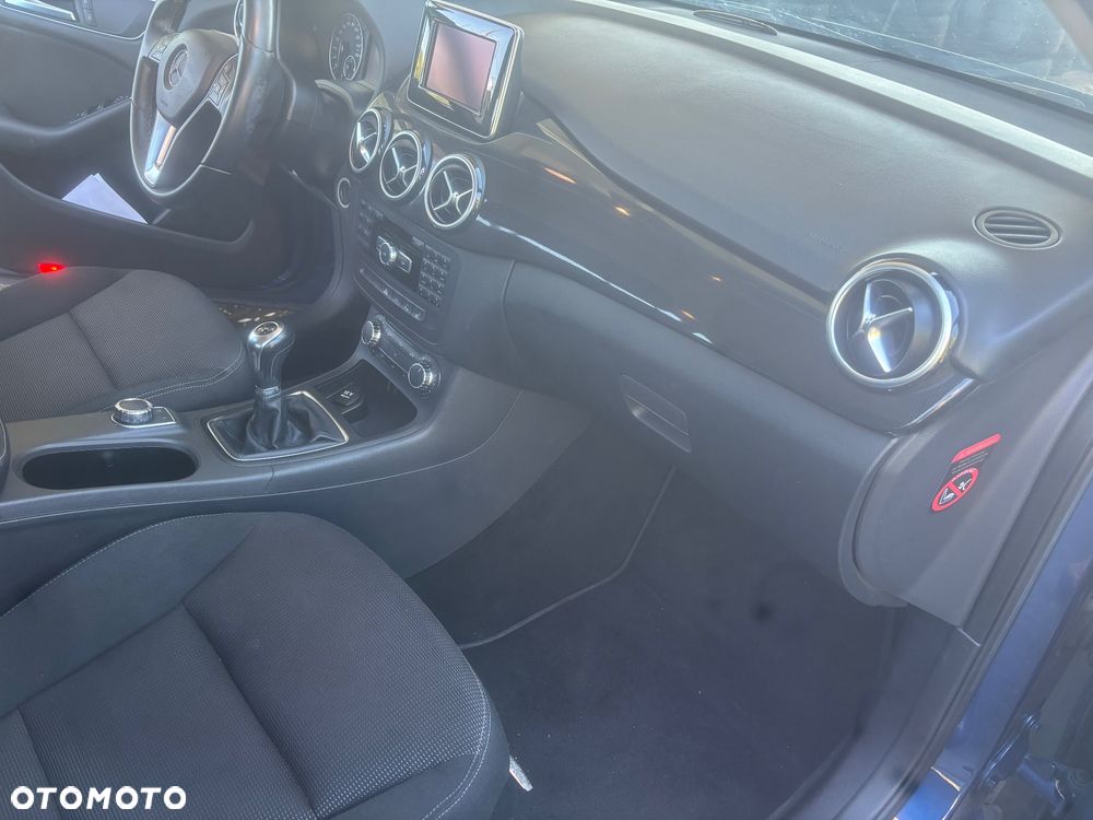 Mercedes-Benz Klasa B 180 (BlueEFFICIENCY) - 33