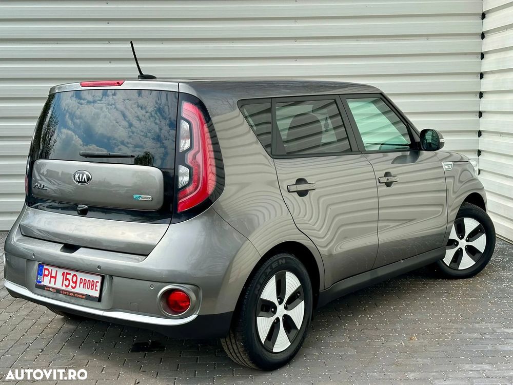 Kia Soul Plug - 8