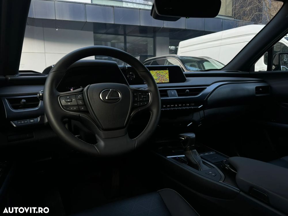 Lexus UX 250h FWD Executive - 18