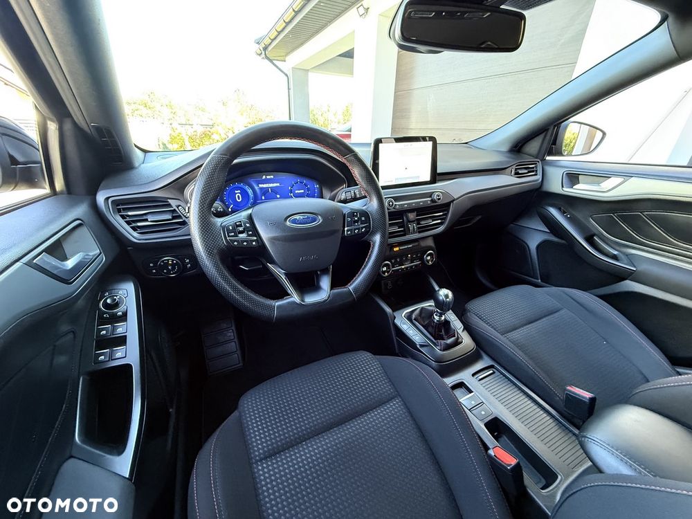 Ford Focus 1.0 EcoBoost Hybrid ST-LINE DESIGN - 16