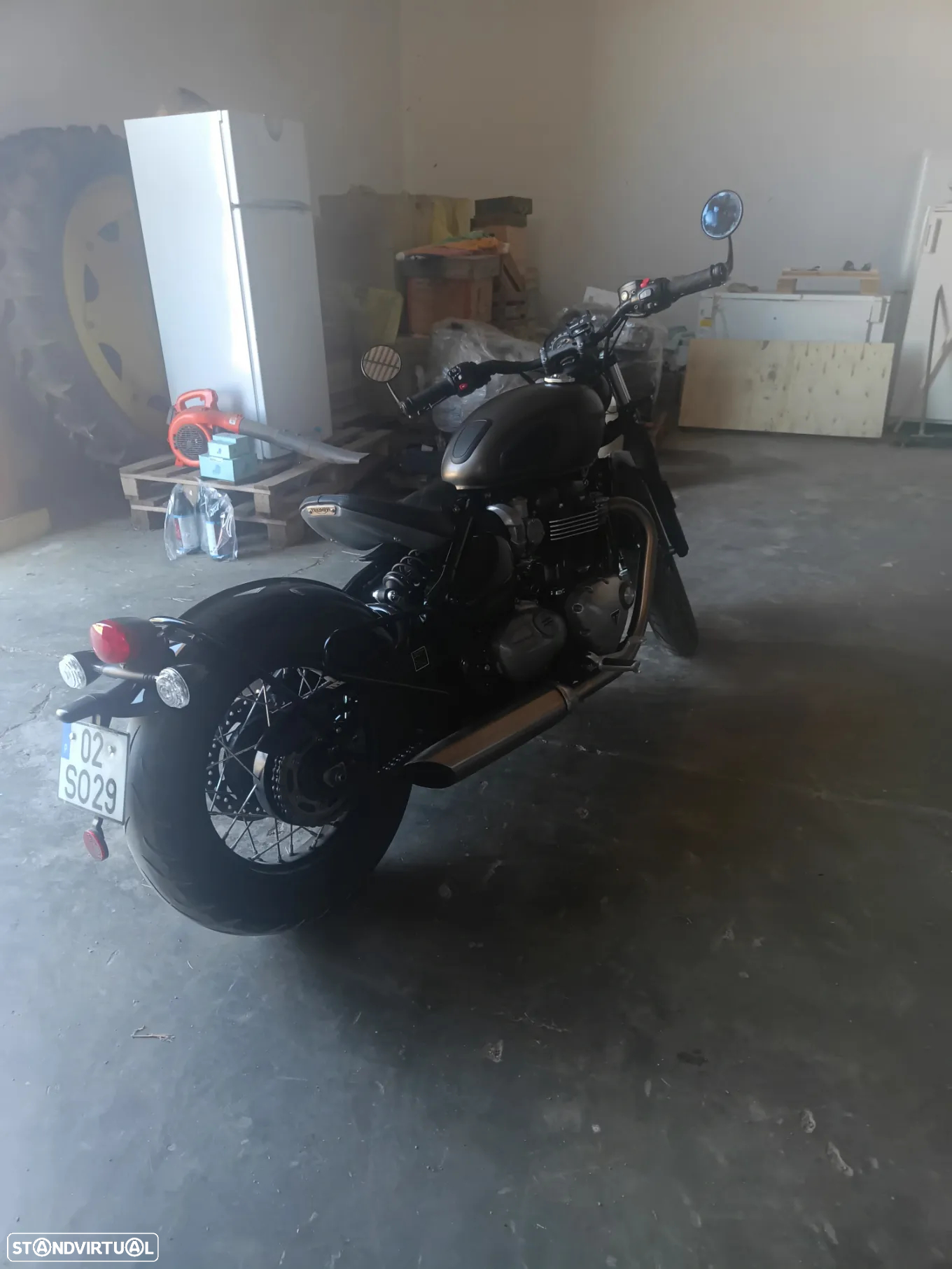 Triumph Bonneville Bobber - 5