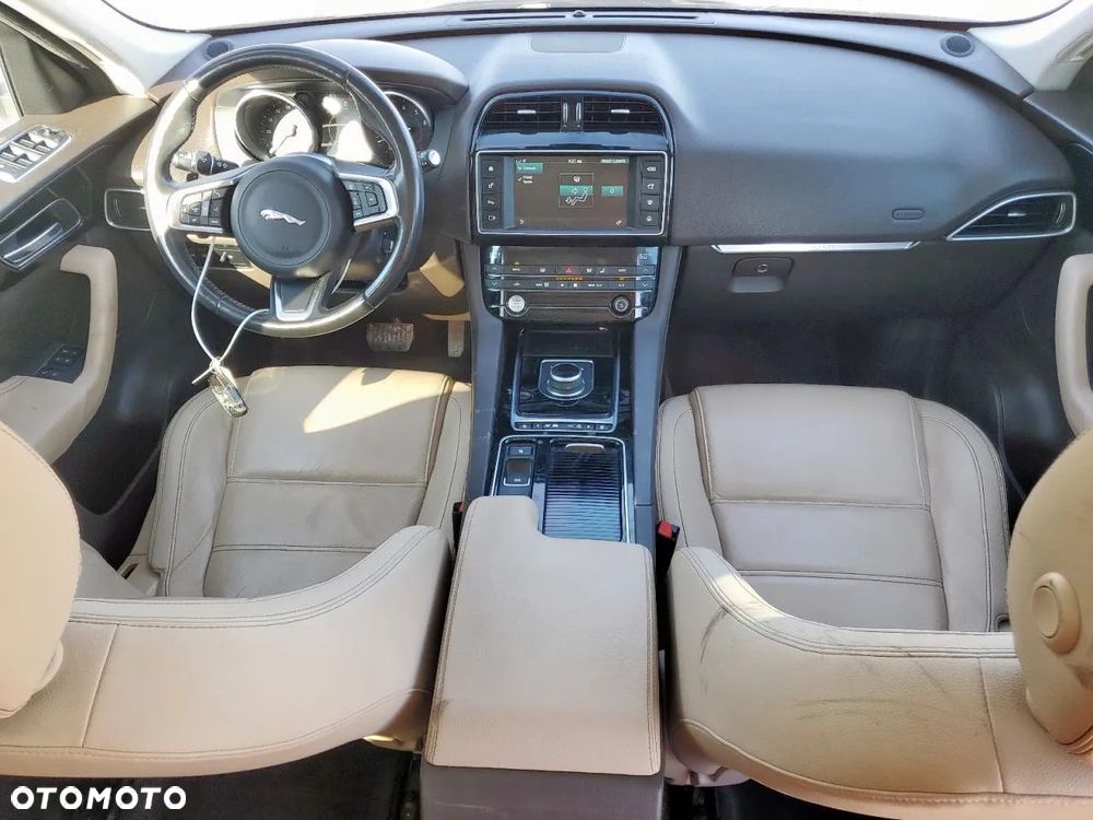 Jaguar F-Pace 2.0 i4P AWD Prestige - 8