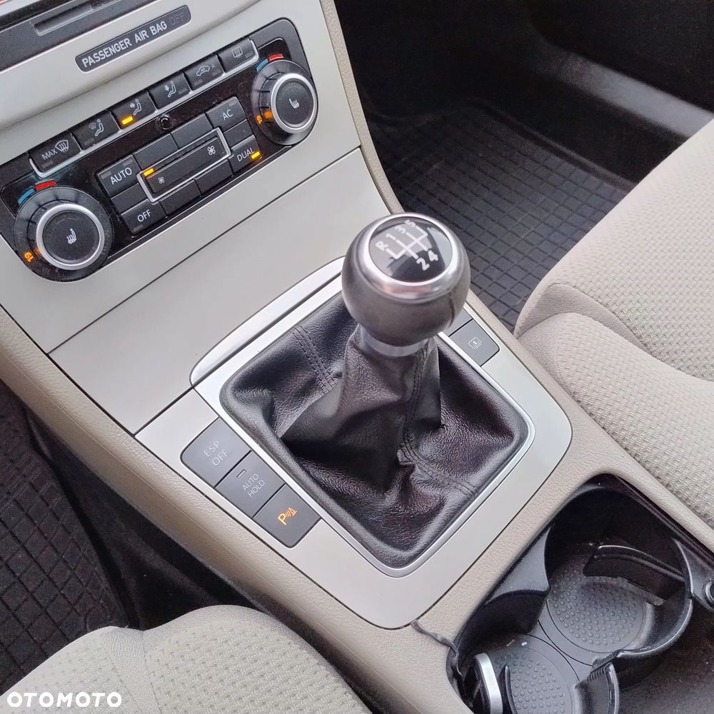 Volkswagen Passat - 34
