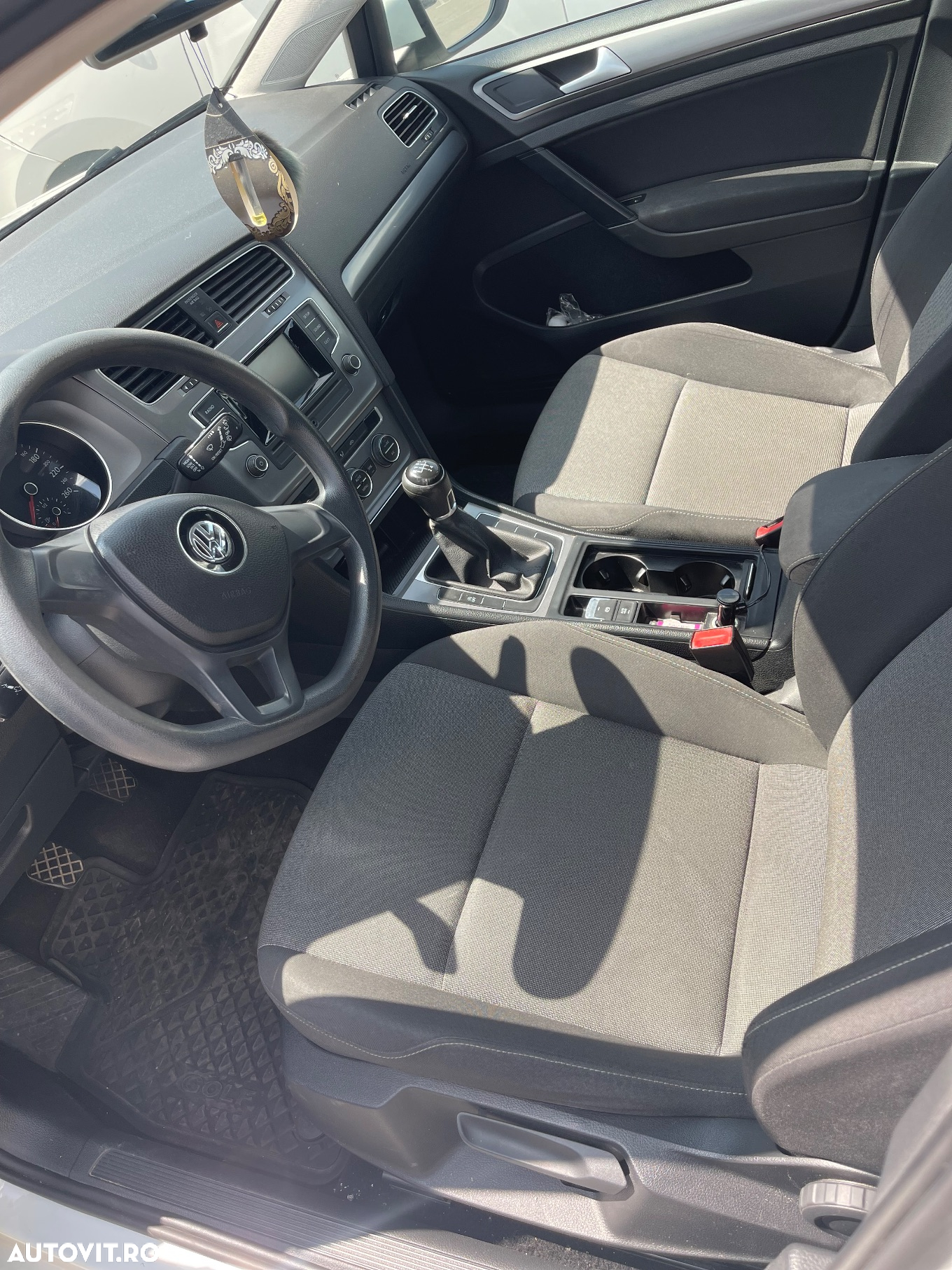 Volkswagen Golf - 6