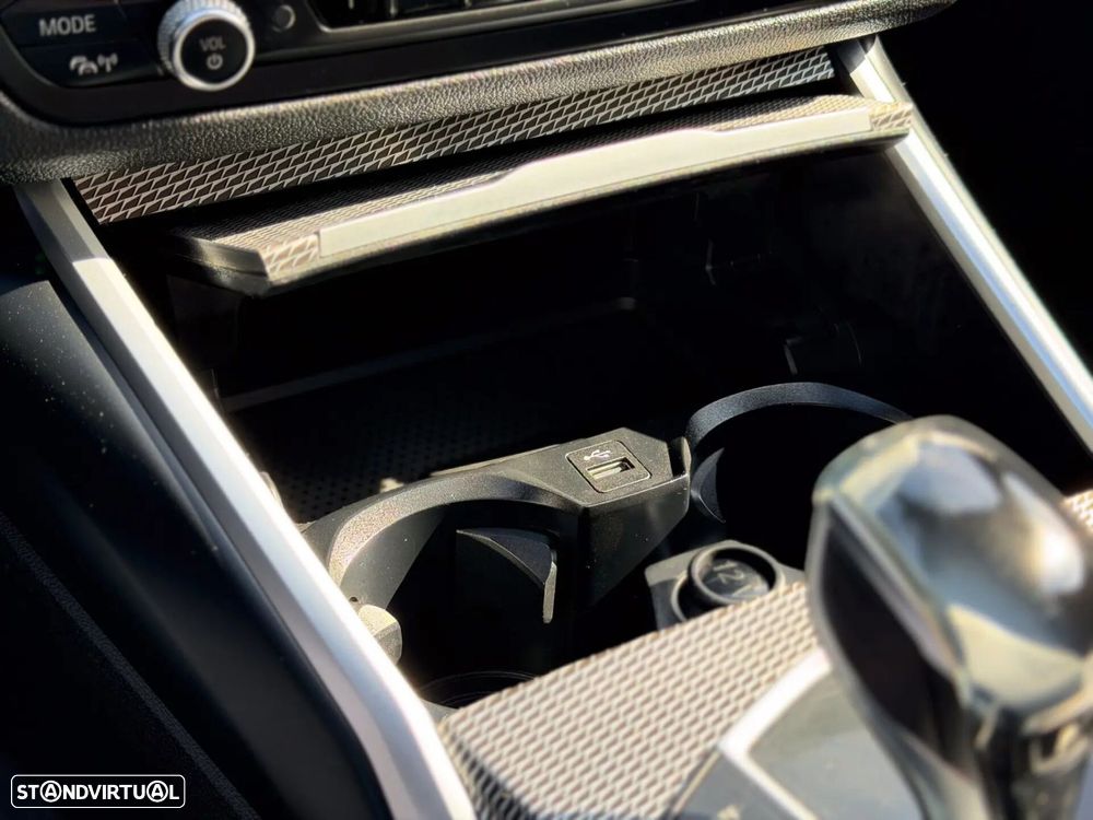 BMW 320 d Pack Desportivo M Auto - 24