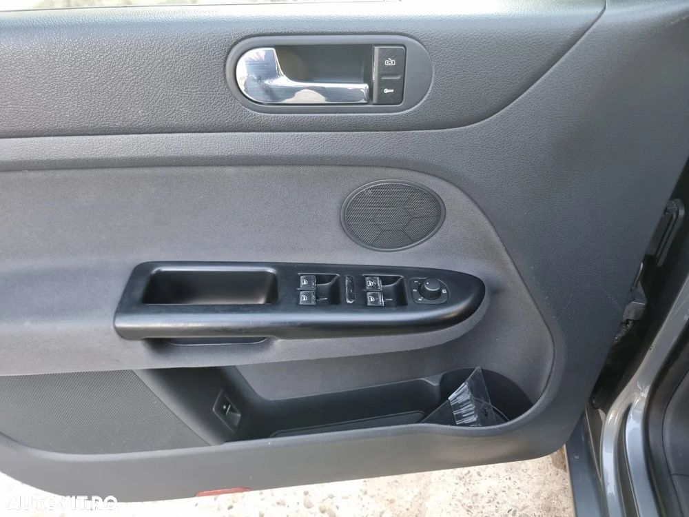 Volkswagen Golf Plus 2.0 TDI DPF Tour - 10