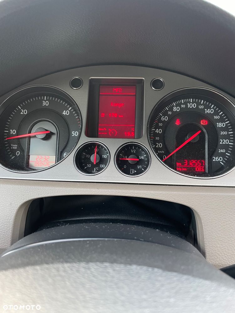 Volkswagen Passat 2.0 TDI Comfortline - 17