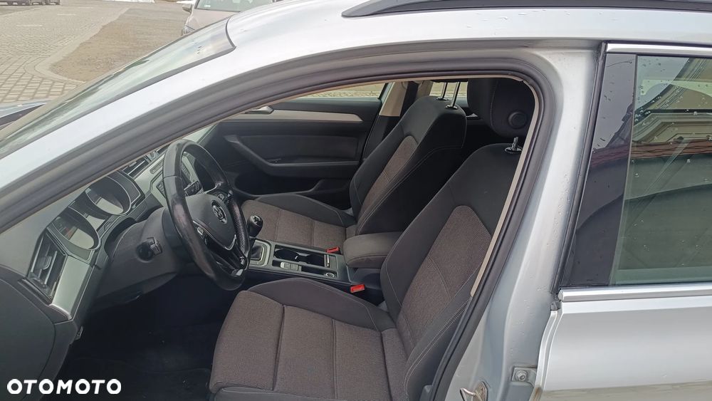Volkswagen Passat Variant 1.6 TDI (BlueMotion Technology) Trendline - 13