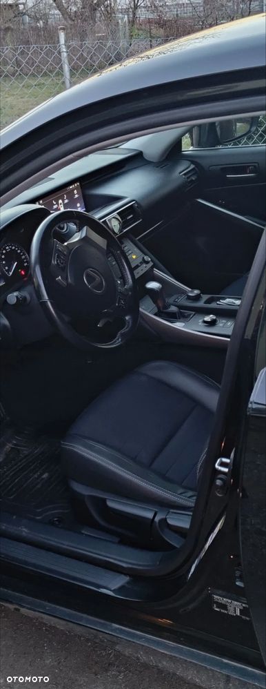 Lexus IS 300h Black - 26