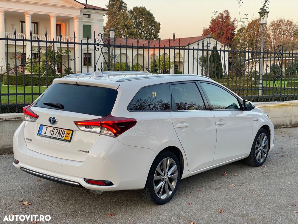 Toyota Auris 1.8 L VVT-i Hybrid Sol + - 3