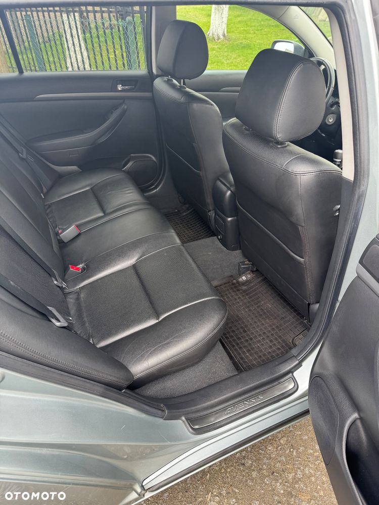 Toyota Avensis 2.2 D-CAT Sol plus NAVI - 11