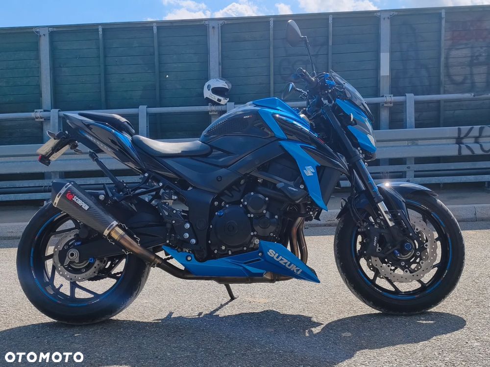 Suzuki GSX - 3