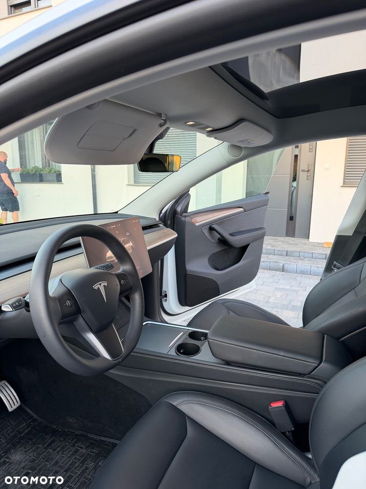 Tesla Model Y Performance AWD - 21