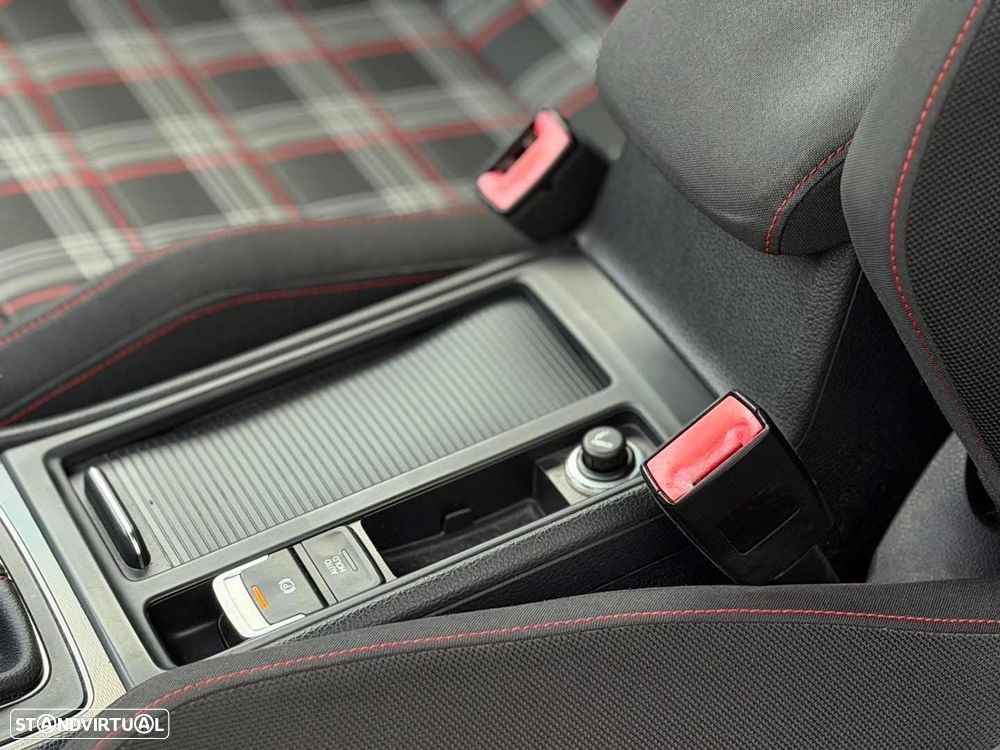 VW Golf 2.0 TSi GTi Performance - 14