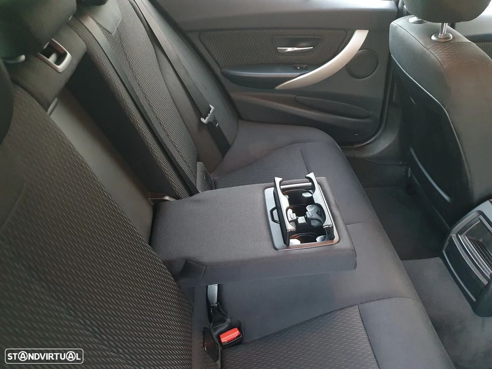 BMW 320 d EfficientDynamics Line Sport - 53