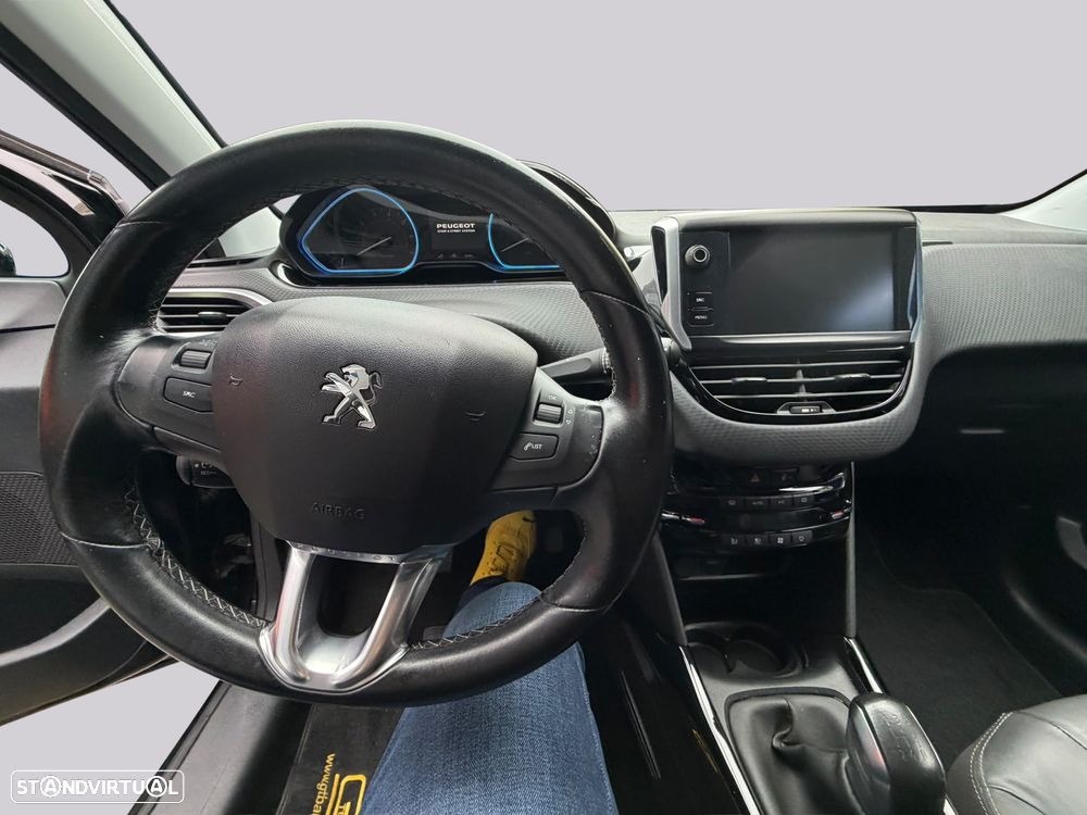 Peugeot 2008 1.2 PureTech Allure - 16