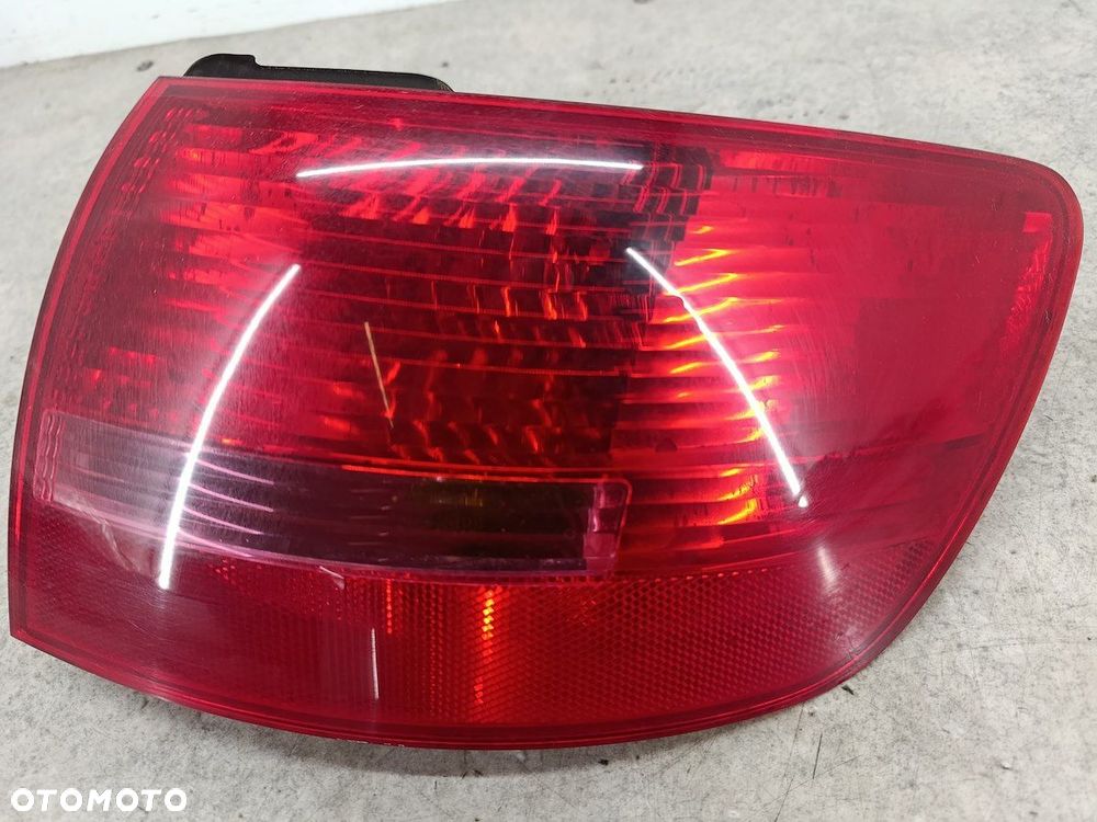 LAMPA TYLNA PRAWA AUDI A6 C6 4F9945096 89037746  VALEO - 3